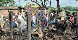 ঝিনাইদহে অগ্নিকাণ্ডে ৭ দোকান পুড়ে ছাই; কোটি টাকার ক্ষতির আশঙ্কা